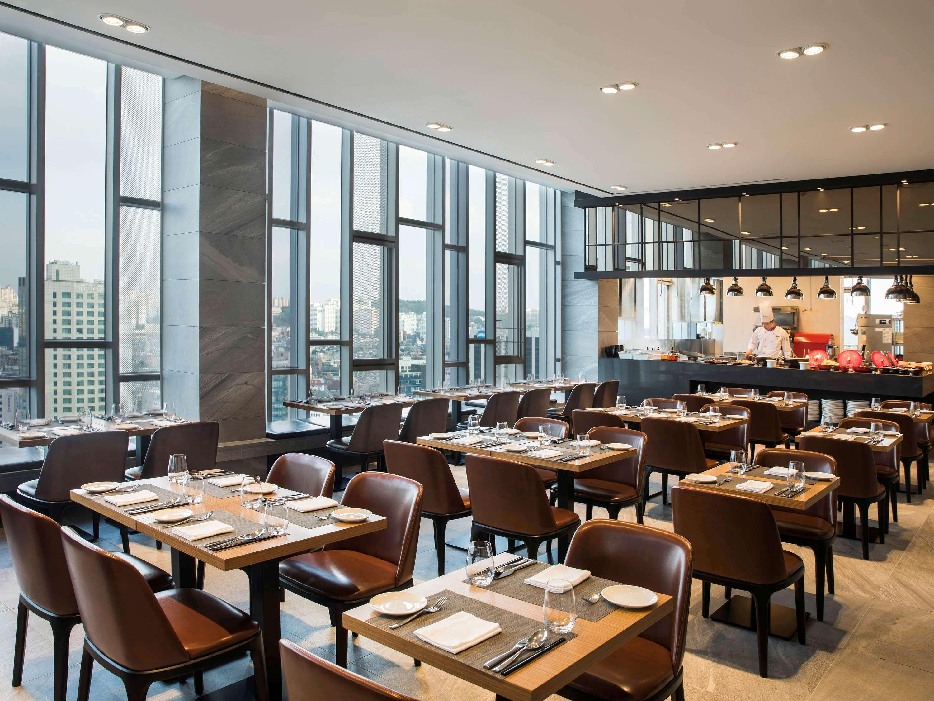Novotel Ambassador Seoul Dongdaemun Hotels & Residences Exterior photo The restaurant