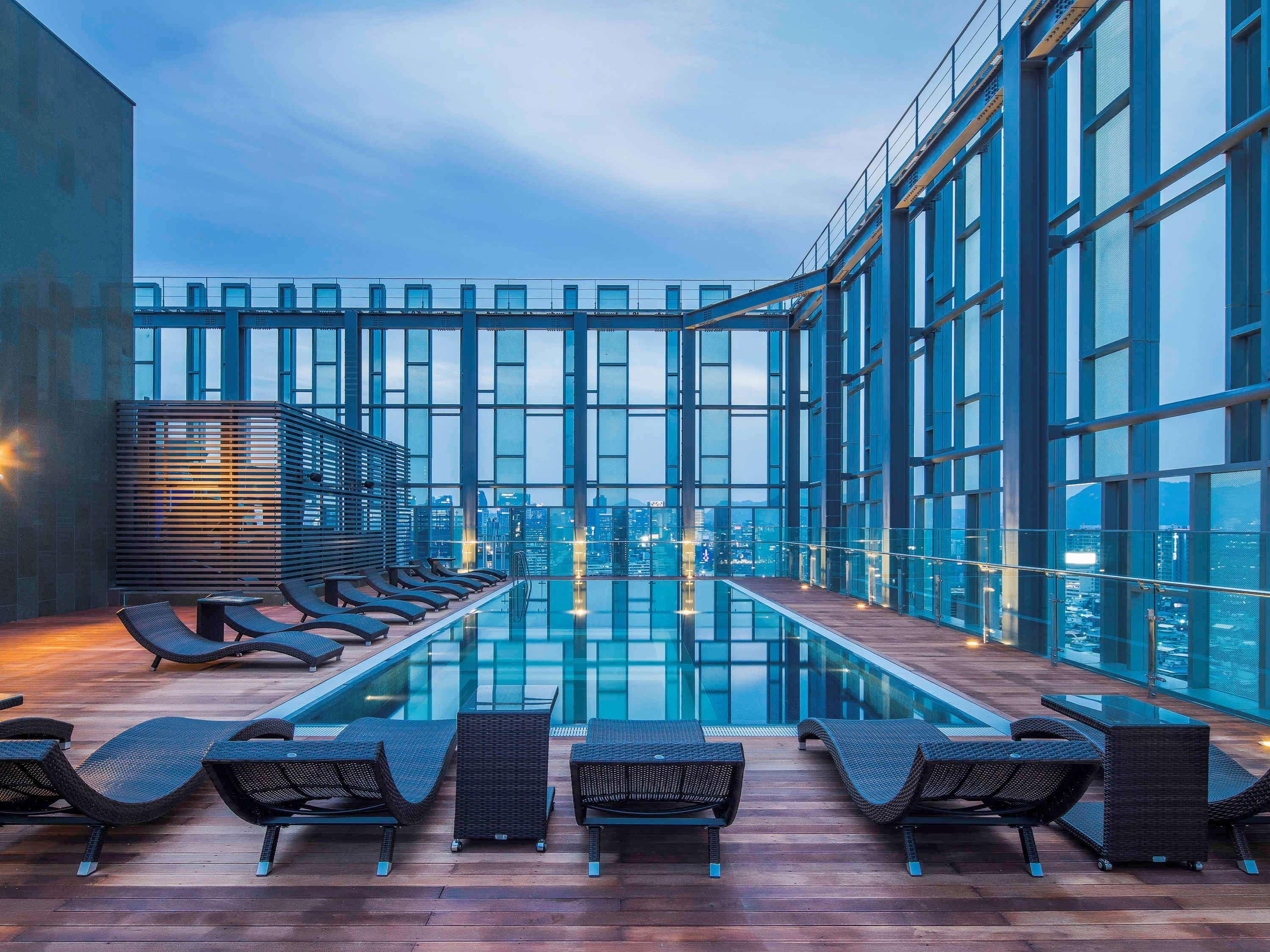 Novotel Ambassador Seoul Dongdaemun Hotels & Residences Exterior photo The pool at the 39th floor