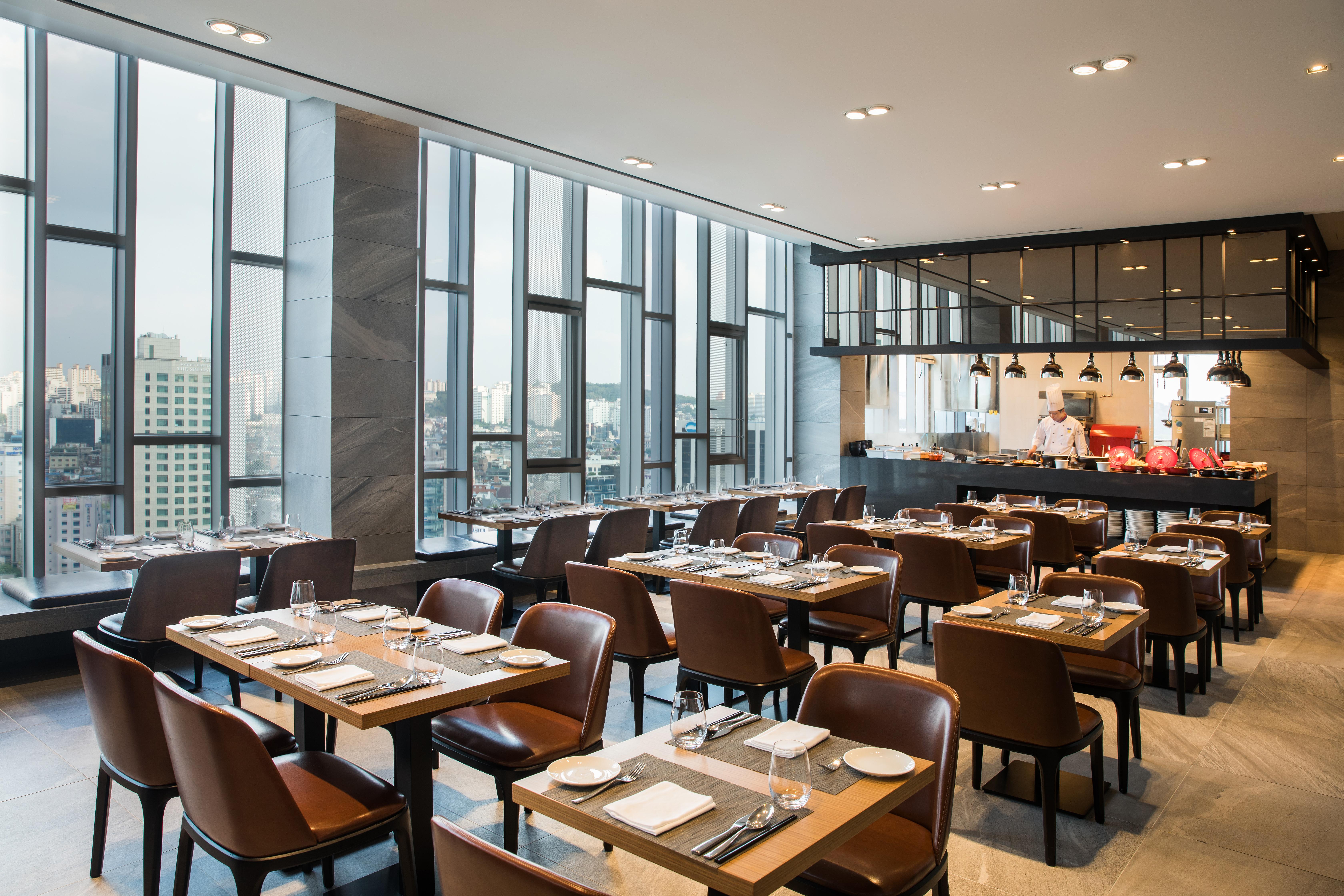 Novotel Ambassador Seoul Dongdaemun Hotels & Residences Exterior photo The restaurant