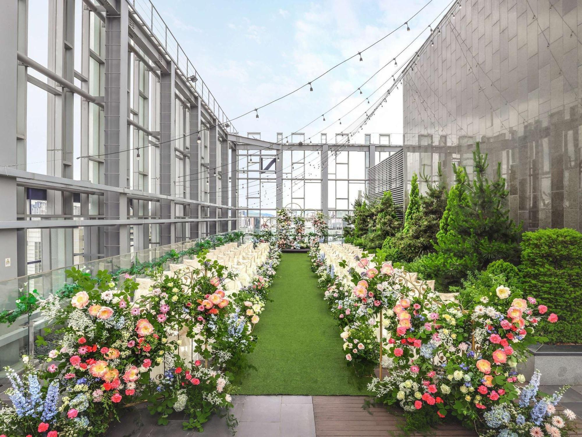 Novotel Ambassador Seoul Dongdaemun Hotels & Residences Exterior photo The Sky Garden