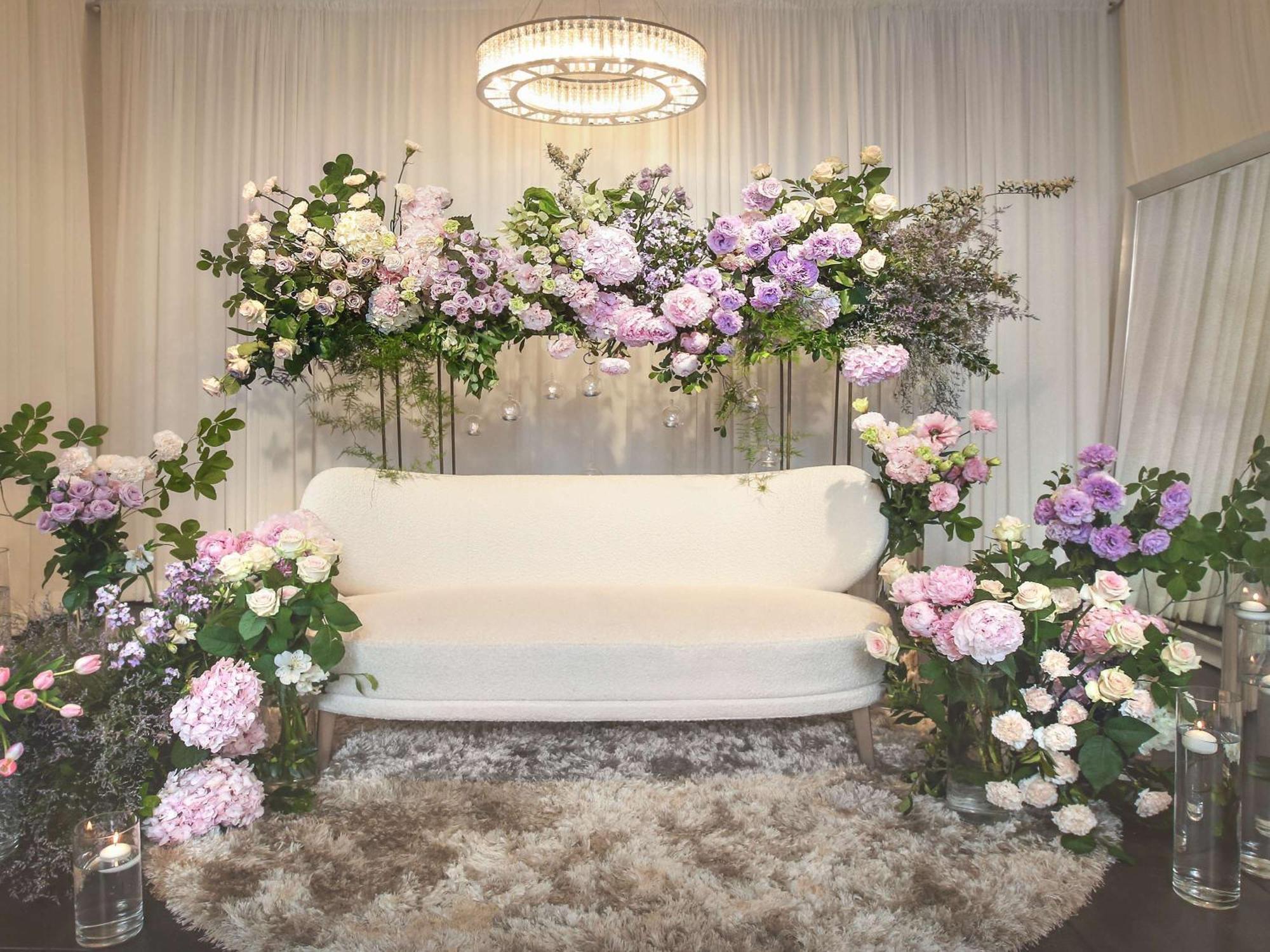 Novotel Ambassador Seoul Dongdaemun Hotels & Residences Exterior photo A modern wedding dais