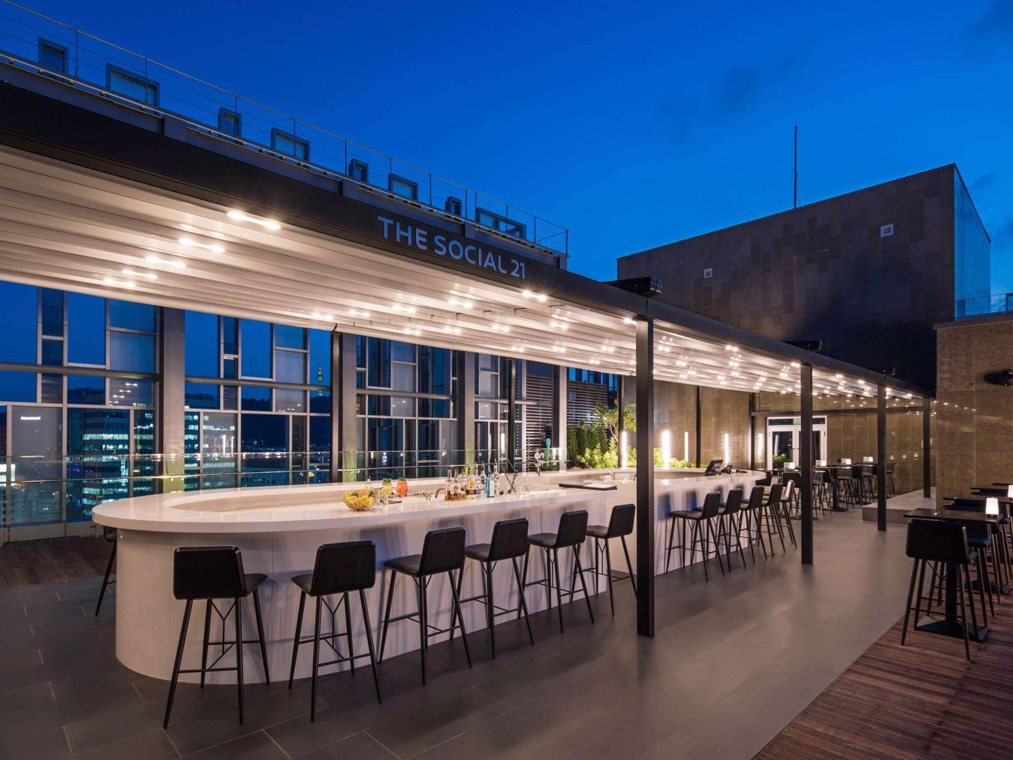 Novotel Ambassador Seoul Dongdaemun Hotels & Residences Exterior photo The Social 21