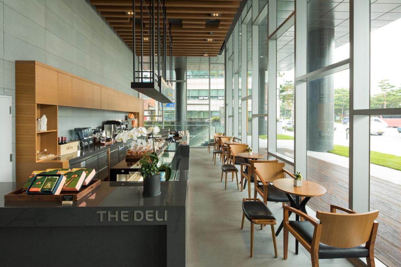 Novotel Ambassador Seoul Dongdaemun Hotels & Residences Exterior photo The Deli