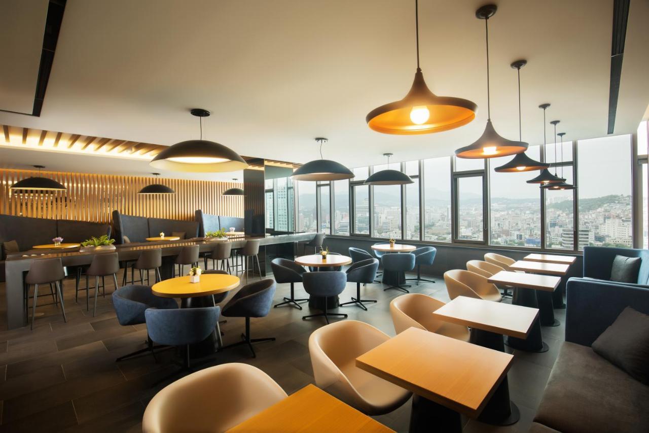 Novotel Ambassador Seoul Dongdaemun Hotels & Residences Exterior photo The lounge at the airport