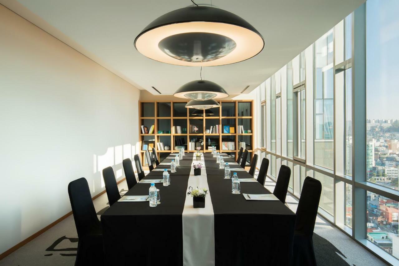 Novotel Ambassador Seoul Dongdaemun Hotels & Residences Exterior photo Meeting room at the hotel